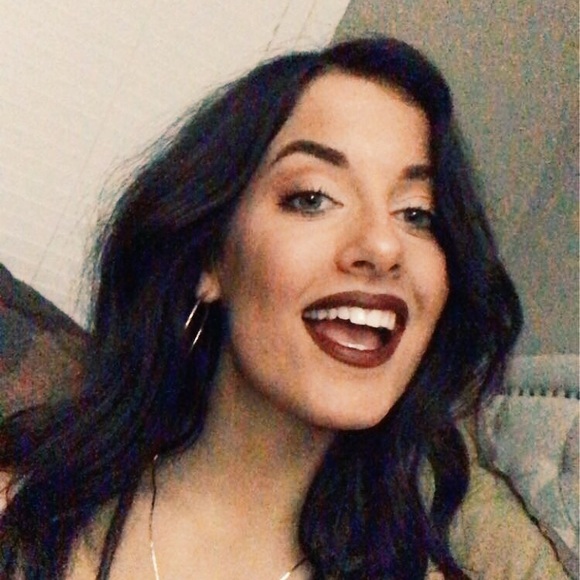 Meet your Posher, Katie - Picture 2 of 5